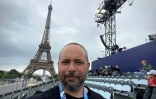 Le photographe de l'Agence France-Presse Jeff Pachoud avant la cérémonie d'ouverture des JO, le 26 juillet 2024 à Paris
