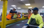 Territoire de l'Ouest : le centre de tri du Port inaugure sa nouvelle chaîne, conçue pour tous les emballages du bac jaune