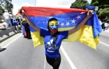 Manifestation contre le président Nicolas Maduro, sur une autoroute à l'est de Caracas, le 20 mai 2017