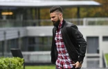 L'attaquant des Bleus Olivier Giroud arrive au centre d'entraînement de Clairefontaine, le 7 novembre 2016