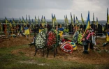 Section militaire du cimetière numéro 18 de Kharkiv à Bezlioudivka, dans l'est de l'Ukraine, le 21 mai 2022