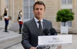Le président français Emmanuel Macron dans la cour du palais de l'Elysée à Paris, le 5 juillet 2022