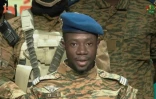 Capture d'écran de la télévision burkinabè montrant le capitaine Kader Ouedraogo annonçant la prise du pouvoir par le MPSR, le 24 janvier 2022