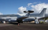  Un avion E-3F a atterri Saint-Denis pour la première fois depuis 2008 