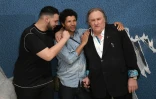Gérard Depardieu avec le réalisateur Rachid Djaidani (C) et le rappeur Sadek, le 15 mai 2016 à Cannes