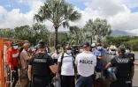 Manifestation pour la fermeture de l'aéroport, les forces de l'ordre sur place