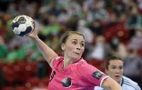 La handballeuse suédoise de Brest, Isabelle Gullden, tire au but lors la demi-finale de la Ligue des champions contre les Hongroises de Gyor, triples tenantes du titre, le 29 mai 2021 à Budapest