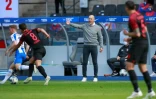 L'entraîneur d'Augsbourg, Heiko Herrlich (c), lors du match de Bundesliga sur le terrain du Hertha Berlin, le 30 mai 2020