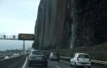Le tunnel inondé et fermé sur la route du littoral