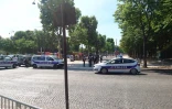 Un homme a percuté en voiture un fourgon de la gendarmerie sur les Champs-Élysées à Paris