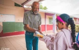 Le Port : distribution d’agendas scolaires aux élèves de CM1 et CM2