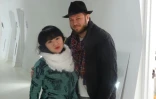 Du Yu (g) et Royce Vavrek posent après la répétition de leur opéra "Angel's heart", à New York, le 5 janvier 2016