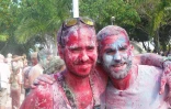 La holi holi, la fête des couleurs, clôturait le Dipavali 2017 à Saint-André. (Photos H.F.)
