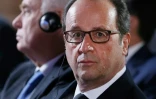 Le président français François Hollande aux côtés du ministre des Affaires étrangères Jean-Marc Ayrault à Paris le 20 octobre 2016