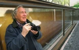 Le photographe américain William Klein, à la Maison Européenne de la Photographie à Paris le 15 avril 2002