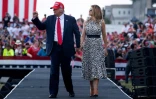 Donald et Melania Trump quittent un meeting de campagne à Tampa, en Floride, le 29 octobre 2020