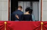 (ARCHIVES) Le prince Harry et son épouse Meghan quittent le balcon de Buckingham Palace d'où ils ont assisté à une parade aérienne pour le centenaire de la Royal Air Force, à Londres le 10 juillet 2018