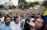 L'opposant vénézuélien Juan Guaido entouré par des partisans, lors d'un rassemblement après son retour au Venezuela, le 4 mars 2019 à Caracas