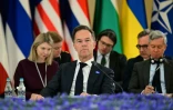 Le secrétaire général de l'Otan Mark Rutte, au centre, à Bucarest en Roumanie le 13 mai 2026