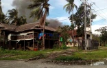 Des maisons incendiées par des rebelles rohingyas à Maungdaw  le 27 août dans l'Etat de Rakhine en Birmanie