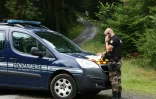 Un gendarme participant aux recherches pour tenter de localiser Lina, le 1er août 2024 à Anould, dans les Vosges