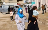 Une femme blessée par une frappe israélienne devant l'hôpital indonésien de Beit Lahia, dans le nord de la bande de Gaza, le 16 mai 2025