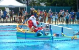 Le Port : le père Noël fait une escale à la piscine