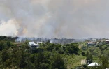 La Montagne : les pompiers tentent de maîtriser un feu de broussaille au niveau de Saint-Bernard