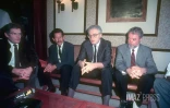 Le candidat du Parti socialiste à l'élection présidentielle Lionel Jospin (à droite) et Jacques Delors, président de son comité de soutien, le 20 mars 1995 lors de la campagne politique 
