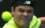 Le Canadien Milos Raonic face au Croate Marin Cilic en 8e de finale du l'Open d'Australie, à Melbourne, le 26 janvier 2020