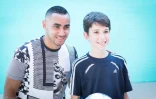 Dimitri Payet rend visite aux enfants de l\'association Famill\'Espoir
