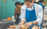 Le Port : "4 épices, Resto La Kour" art et gastronomie en pied d’immeubles
