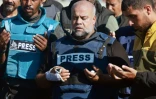 Le journaliste chef du bureau d’Al Jazeera à Gaza, Wael Al-Dahdouh, lors des funérailles à Rafah de son fils Hamza Wael Dahdouh, journaliste tué lors d’une frappe israélienne à Rafah, le 7 janvier 2024