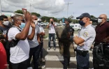 Manifestation pour la fermeture de l'aéroport, les forces de l'ordre sur place