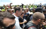 Ministre des outre mer et le préfet à gillot