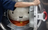 Bain moussant et soins pour doudous font le succès d'une entreprise japonaise de nettoyage