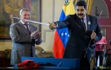 Le président vénézuélien Nicolas Maduro et le patron de la compagnie pétrolière russe Rosneft, Igor Sechin, à Caracas le 28 juin 2016