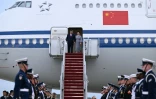 Le président chinois Xi Jinping et sa femme Peng Liyuan à leur descente sur le tarmac de Joint Base Andrews, dans le Maryland (est), le 23 septembre 2026