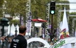 Un drone sur les Champs-Elysées, le 4 septembre 2016 à Paris