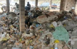 Des déchets plastiques entassés le 1er février 2016 dans une rue de Yaoundé 