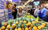 Le Premier Ministre et les ministres sur le stand du Village Réunion 