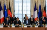 Le chancelier allemand Friedrich Merz (c,d), le ministre français de l'Intérieur Laurent Nuñez (d), le président français Emmanuel Macron (c,g) et le ministre allemand des Finances et vice-chancelier Lars Klingbeil (d), lors du 26e Conseil des ministres franco-allemand, au château d'Augustusburg à Brühl, le 17 juillet 2026 dans l'ouest de l'Allemagne