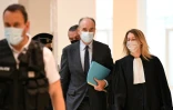 Jean-François Copé (c) et son avocate Julia Minkowski arrivent pour une audience dans l'affaire Bygmalion, au tribunal de Paris, le 9 juin 2021