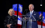 Le prince Charles (d) prononce un discours aux côtés de son épouse Camilla, à Londres, le 4 juin 2022