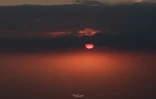 La lune pendant l'éruption du Piton de la Fournaise débutée le 2 juillet 2023