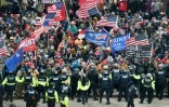 Des partisans de Donald Trump prennent d'assaut le Capitole, le 6 janvier 2021 à Washington