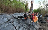 Route des laves : le brise-roche s'attaque à la lave refroidie, les travaux de reconstruction de la RN2 démarrent ce lundi 