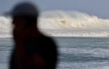 houle en bord de mer avec de grosses vagues
