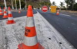 Après des affrontements, la route du littoral est fermée à la circulation dans les deux sens 