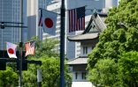 Des drapeaux japonais et américains dans les rues de Tokyo, le 25 mai 2019